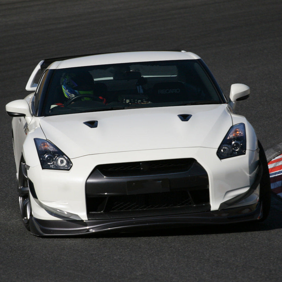 Nissan R35 GTR (Early) AM Style Front Lip with undertray