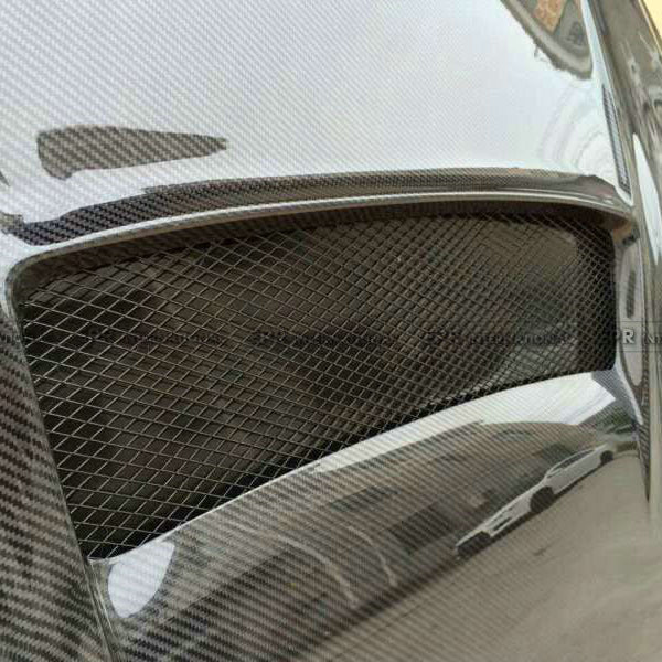 Nissan R35 GTR VRS Style Style Hood (with water tray)