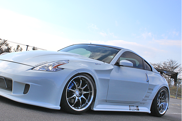 Nissan Z33 350Z DO style wide body side skirt