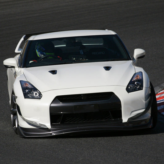 Nissan R35 GTR (Early) AM Style Front Lip with undertray