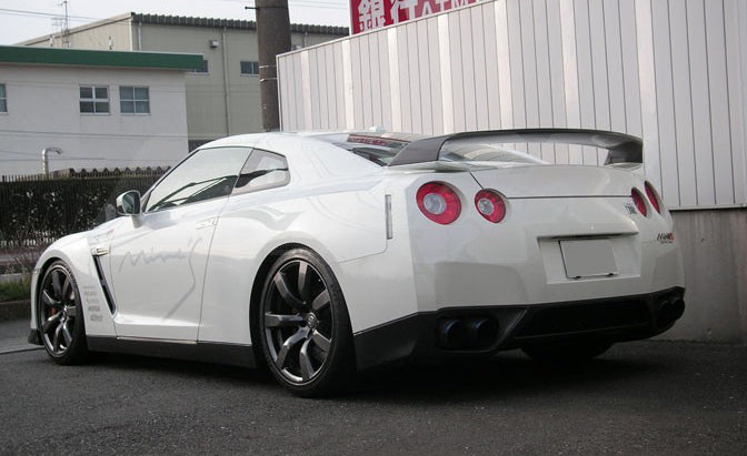 Nissan R35 GTR MN Style Rear Spoiler with base