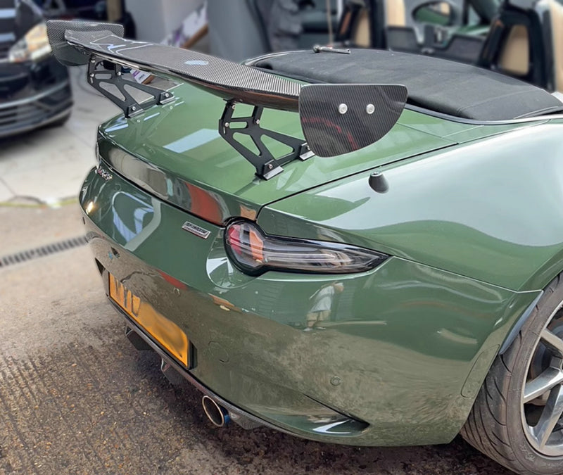 Universal GT spoiler (Length 136cm, Height 17cm)